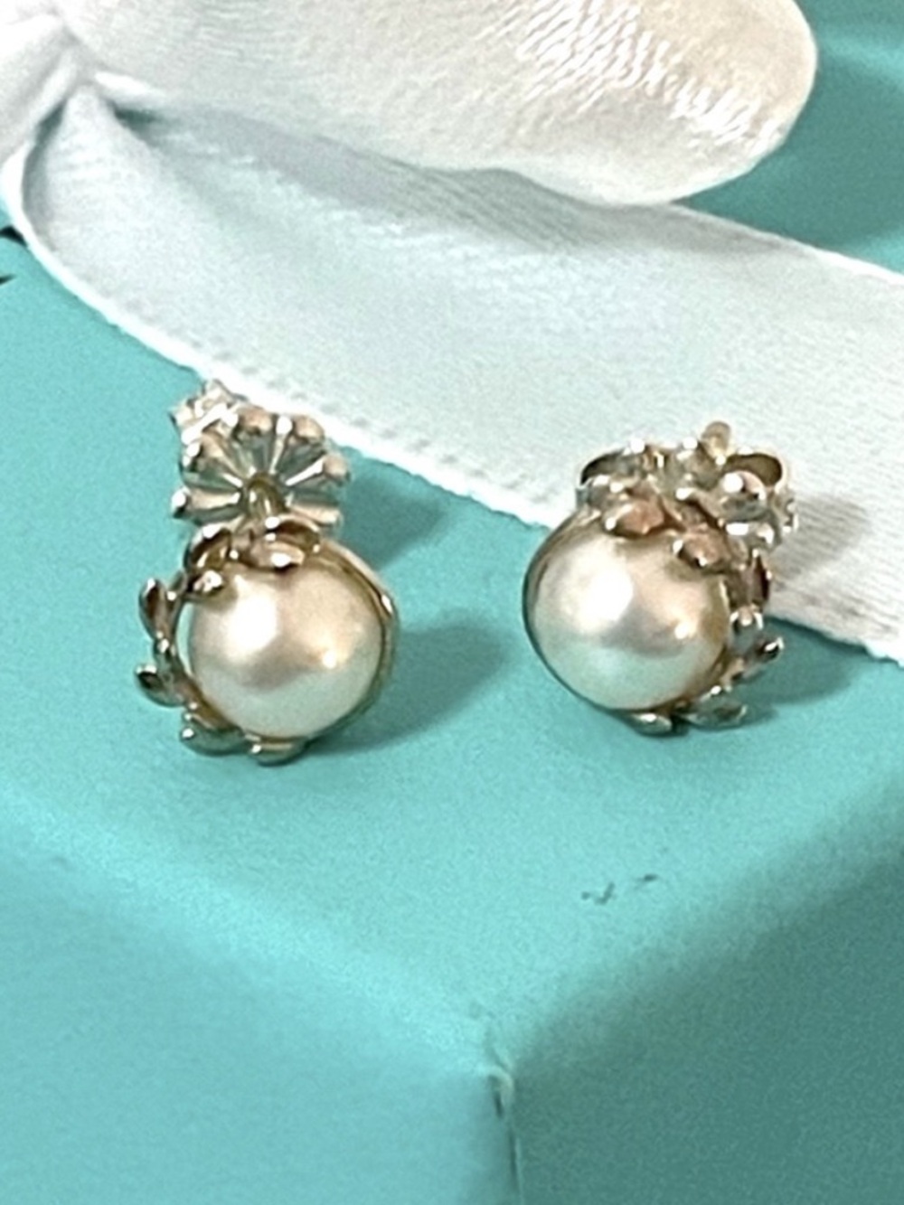 Tiffany silver olive leaf pearl earrings - Picture 2 of 9